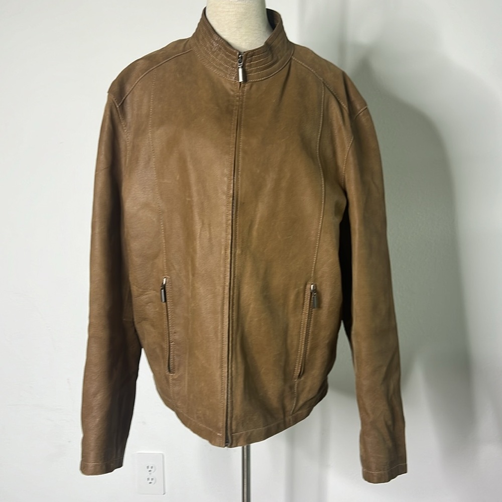 🔹 Danier Zip Up Leather Jacket